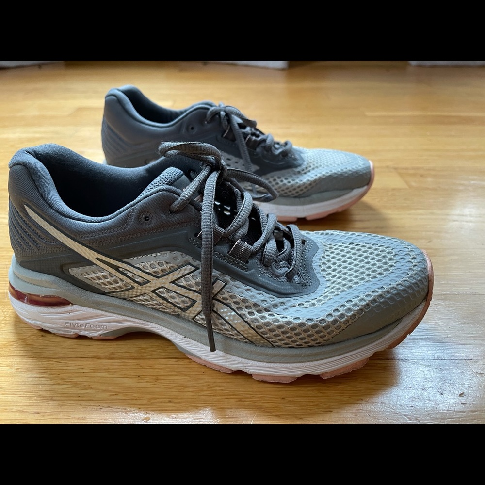 ASICS GT 2000 women’s sneakers